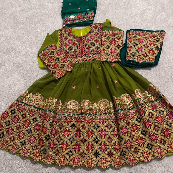 afghan dress - Picture 1 of 3
